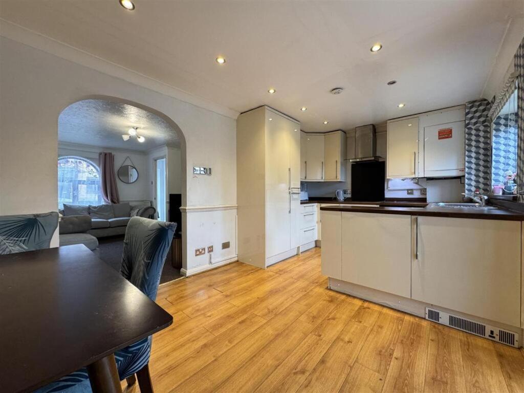 Clove, 3-4 Bed House With Garden, Free Parking, Sleeps 9 In Grays & Chafford Hundred Stifford Exterior foto