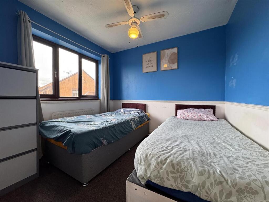 Clove, 3-4 Bed House With Garden, Free Parking, Sleeps 9 In Grays & Chafford Hundred Stifford Exterior foto