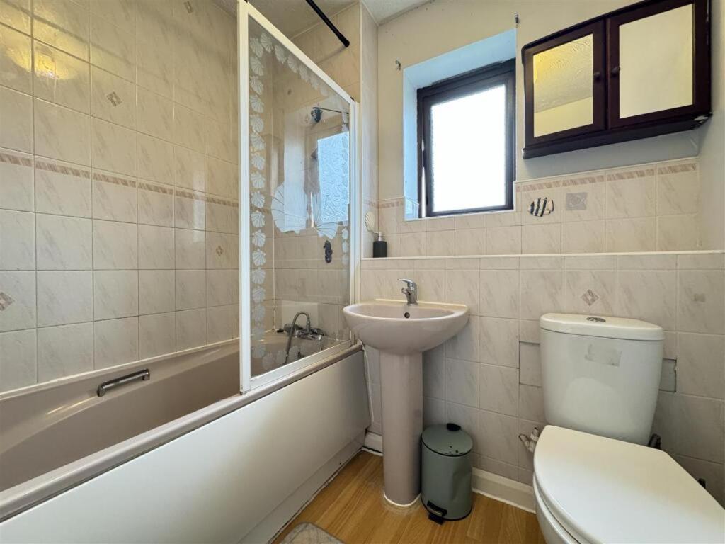 Clove, 3-4 Bed House With Garden, Free Parking, Sleeps 9 In Grays & Chafford Hundred Stifford Exterior foto